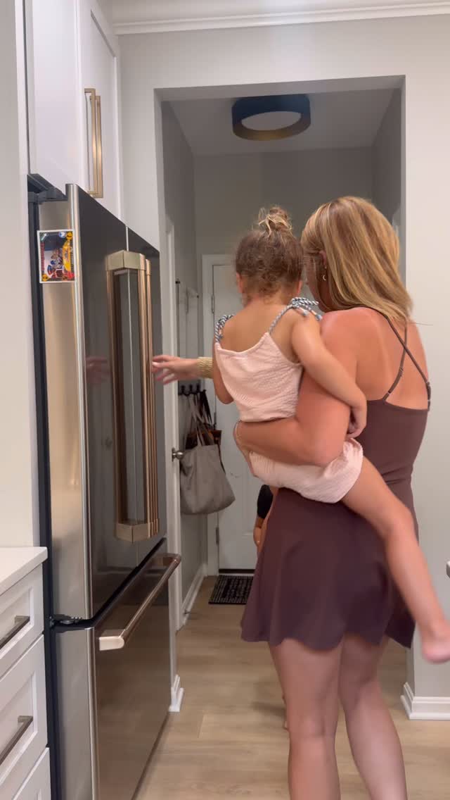 Instagram post by @homesweethof for Safeway. Caption reads: #SafewayPartner 
No dinner plan? No problem. 

The....