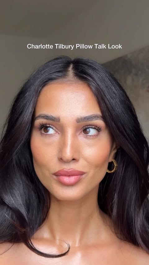 Instagram post by @samira.sfiii for DOUGLAS. Caption reads: [...] Pillow Talk Look from....