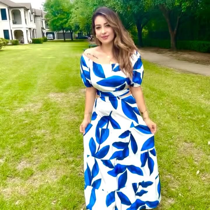 Instagram post by @rengarenkbedis for Dressin. Caption reads: Meet My New Season Favorites! ✨

I wanted to share....