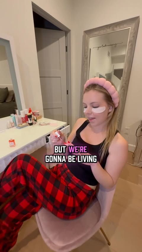 Instagram post by @thejessicakaylee for NEBULA. Caption reads: [...] CryoMask and watching @secretlivesonhulu on....