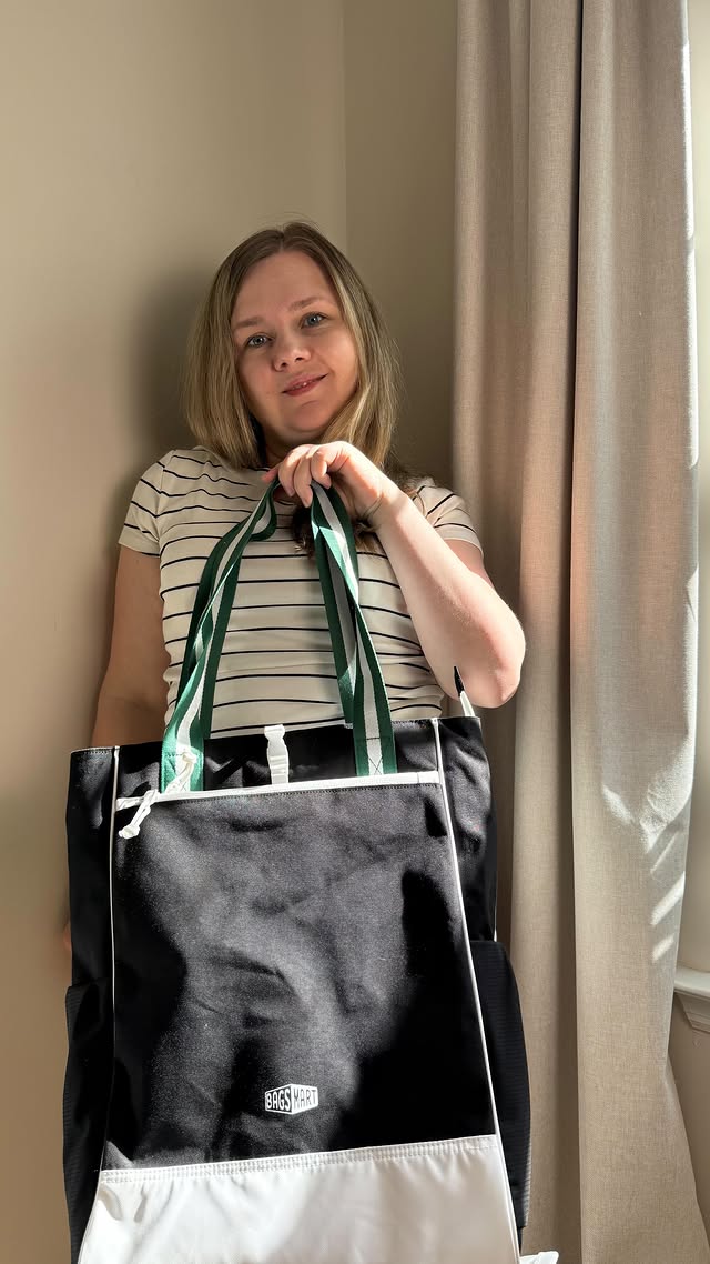 Instagram post by @dr.lyubov_tsaryk for Bagsmart. Caption reads: [...] (the insulated pocket is a must). #BAGSMART....