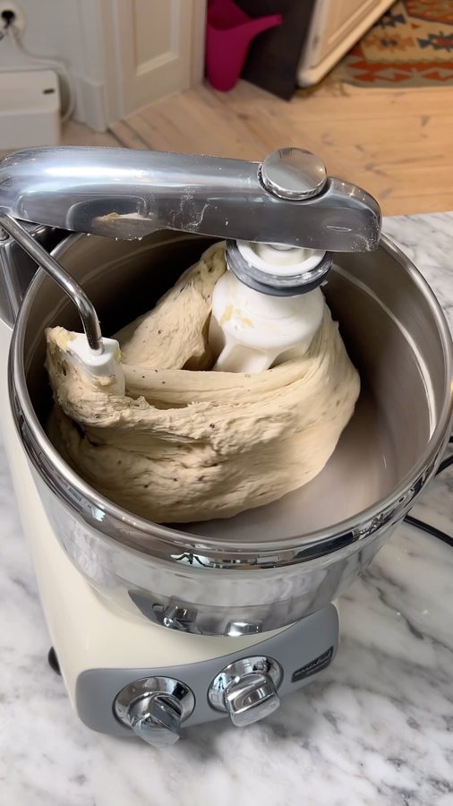 Instagram post by @cecilia.tolone for Ankarsrum. Caption reads: First time using my new @ankarsrum #gifted.