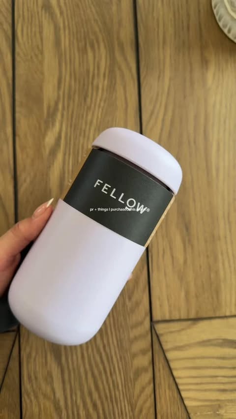 Instagram post by @maarialepe for FITJEANS. Caption reads: [...] this week 🤭 pr/gifted @fellowproducts....