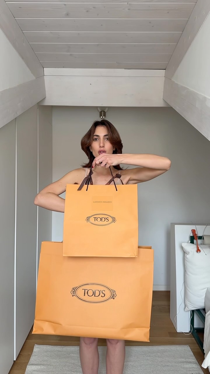Instagram post by an influencer for Tod's. Caption reads: [...] con due capi a sorpresa di @tods 🙃 #grwm....