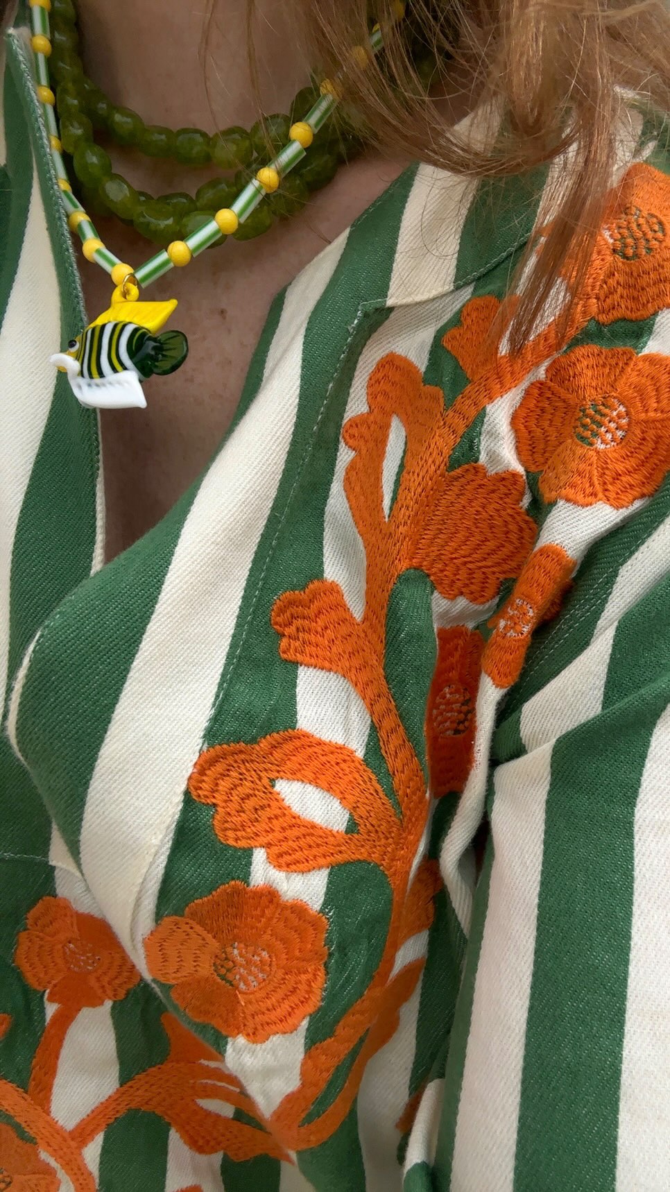 Instagram post by @thelondonchatter for Minervabrandesp. Caption reads: [...] (old)
Handmade Choker: @minervabrandesp....