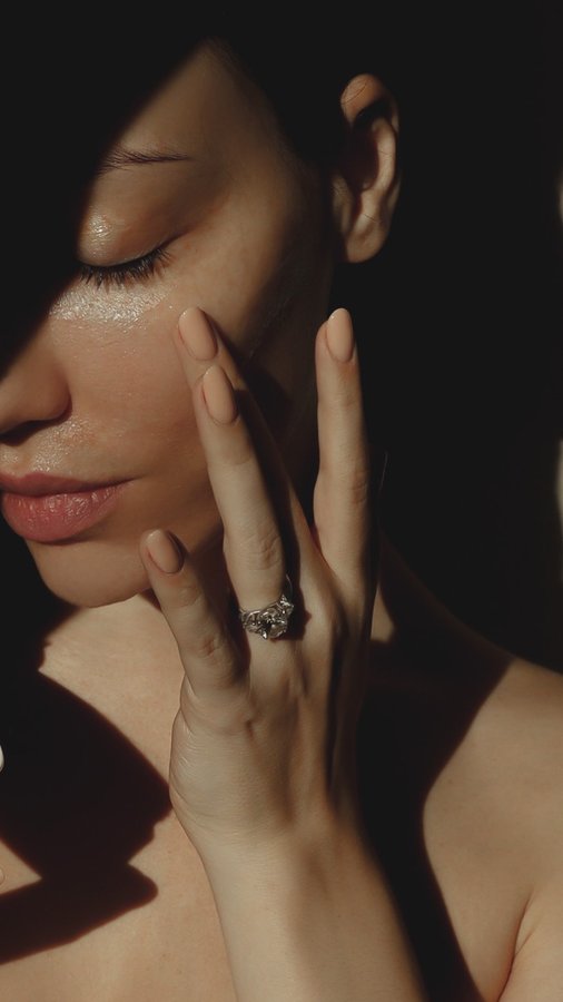 Instagram post by @aminavassa for FACEGYM. Caption reads: [...] effect I have on my face after using....