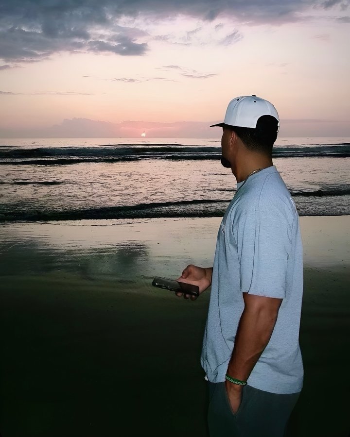 Instagram post by @ejp0fficial for Icelandic Glacial. Caption reads: ℒ𝒜 𝒹𝒶𝓎 ✨.