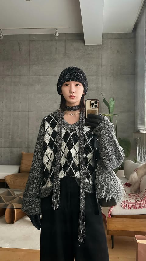 Instagram post by @renya_0911 for Zozotown. Caption reads: Today’s outfit 🖤

@seyto_official....