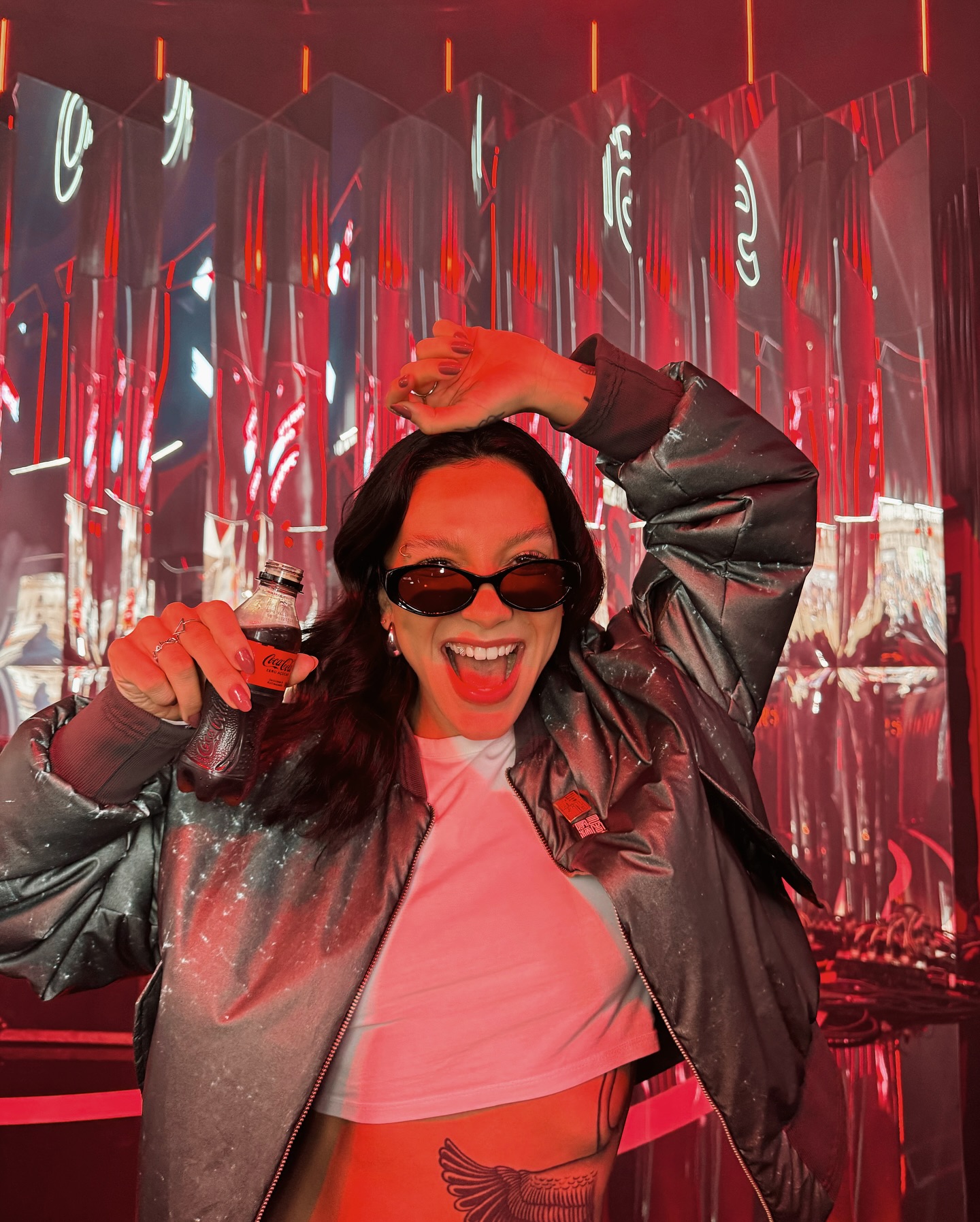 Instagram post by @_apriscilla_ for Coca-Cola Brasil. Caption reads: curtindo mais um festival com @cocacola_br. O....