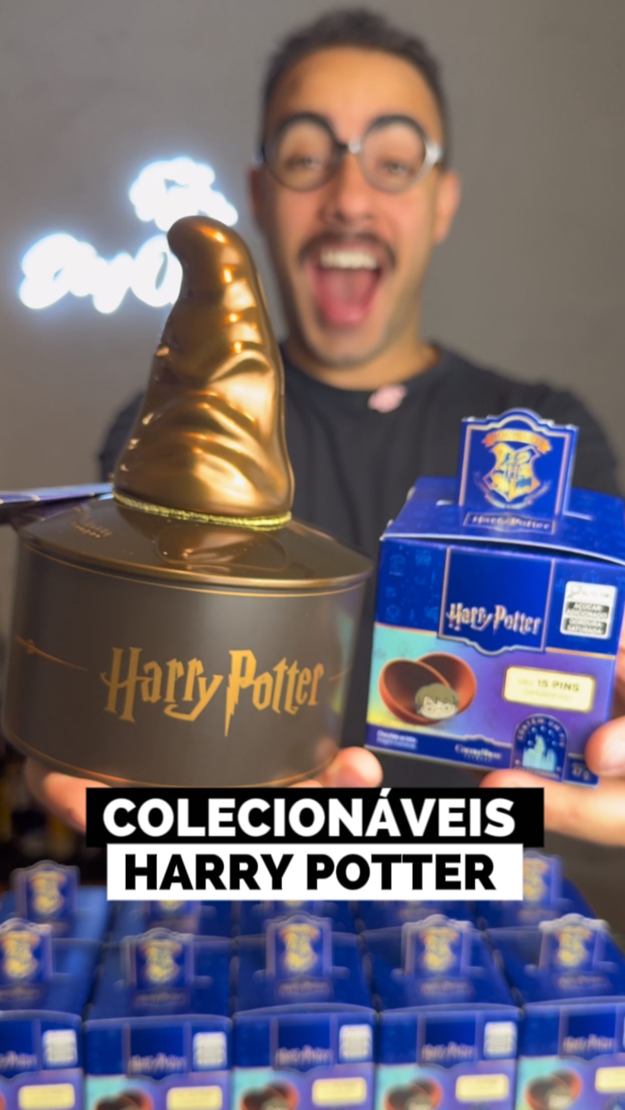 Instagram post by @casaldayoff for Cacau Show. Caption reads: Colecionáveis Harry Potter 🧙

-1 modelo de Pin....