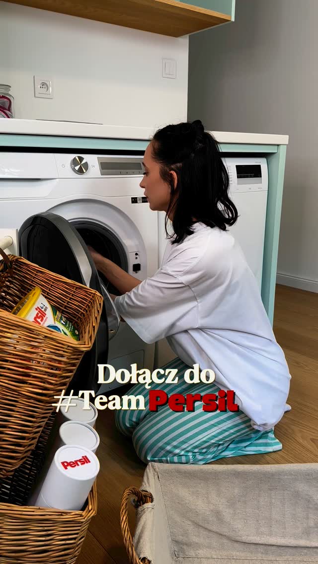 Instagram post by @daria_domileo for askteamclean. Caption reads: [reklama] #teampersil 
Czas na pranie Czas na....