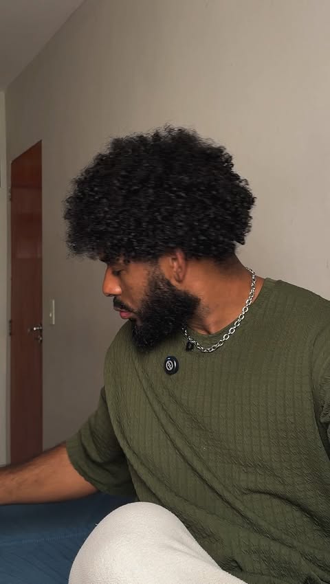 Instagram post by @davi_danield for Shopee. Caption reads: O que me auxilia na qualidade @shopee_br - - -....