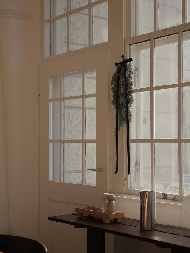 Instagram post by @by.arkt for SoLebIch.de. Caption reads: Happy 2nd Advent! 🕯️🤍 / Schönen zweiten Advent!....