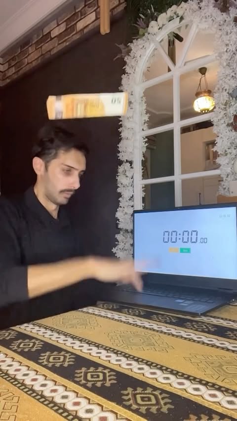 Instagram post by @codemtcspeed for Guinness World Records. Caption reads: [...] ground - 00:00:15 milisecond.. ⏳....