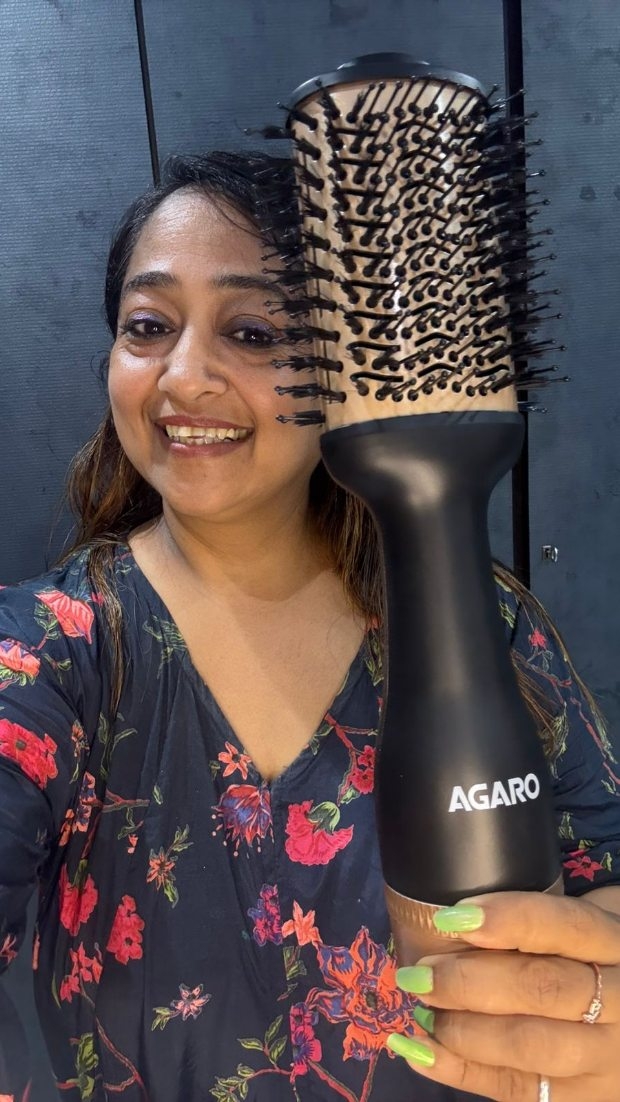 Instagram post by @simple_jain1 for AGARO Lifestyle. Caption reads: ✨Frizz-free, shiny, voluminous hair – right at....