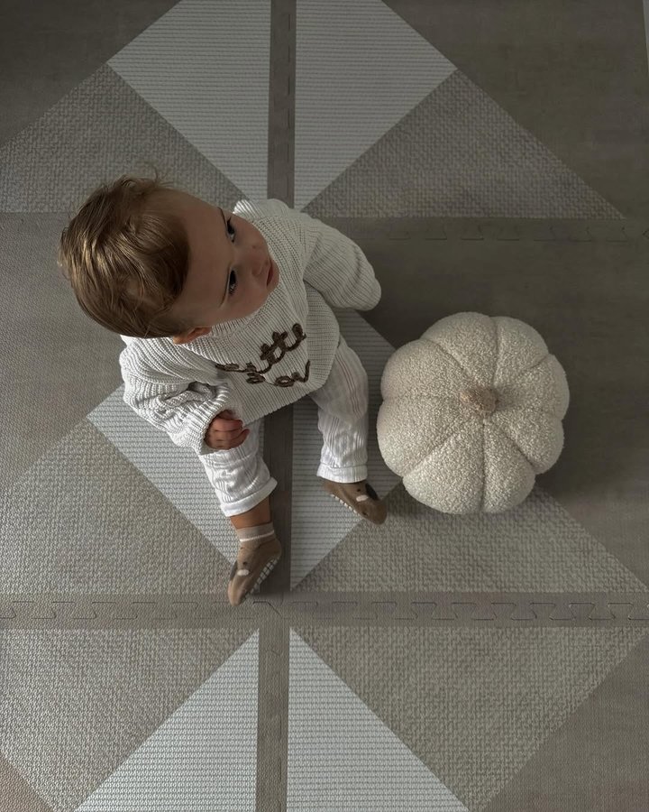 Instagram post by @lindsgreenx for Toddlekind. Caption reads: [...] playmat, How gorgeous is this!? @toddlekind....
