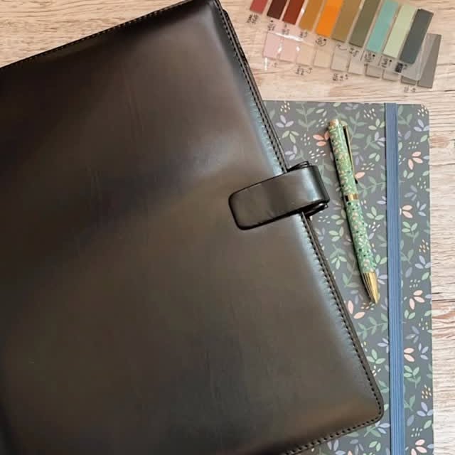 Instagram post by @marsiabramucci for Filofax. Caption reads: Today I have a new guest on my desk 😍 for my US....