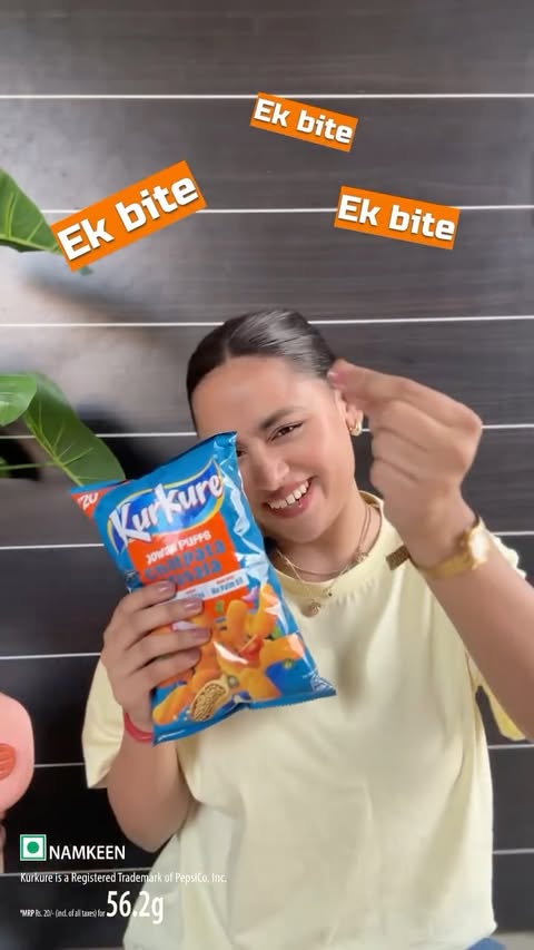 Instagram post by @the.kajalchauhan for Kurkure. Caption reads: [...] These Chatpata Masala Jowar Puffs from....