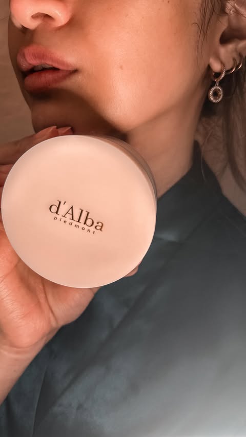 Instagram post by @jenmndzi for dalbaglobal. Caption reads: winter glow challenge with @dalba_global....