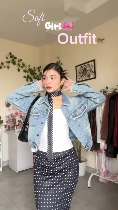 Instagram post by @sapnakatuwal_27 for Savana. Caption reads: [...] year, fresher deals
Up to 70% OFF at....