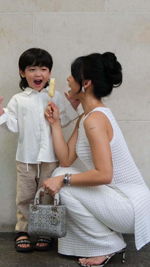 Instagram post by @sarahgenoveyu for Magnum Ice Cream. Caption reads: When Magnum makes your kid’s day! ☺️

We had a....