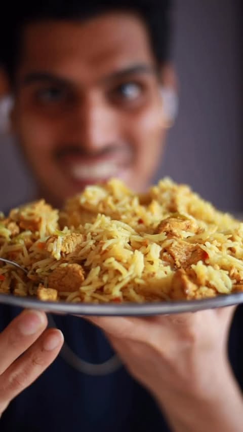 Instagram post by @mind_muscle_connection_ for Pintola. Caption reads: Getting back on track 👣💪🍛

Fuel your fitness....