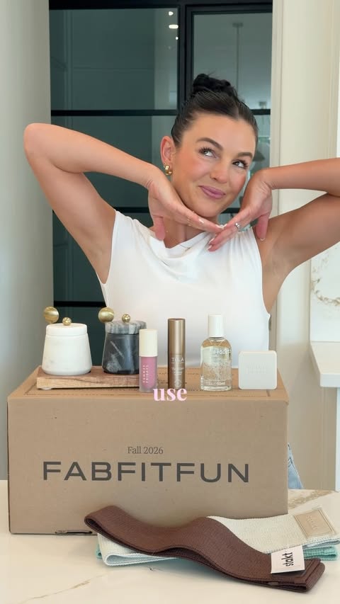Instagram post by @nikireneejensen_ for FabFitFun. Caption reads: [...] a fun aay to switch it up a little 😊....