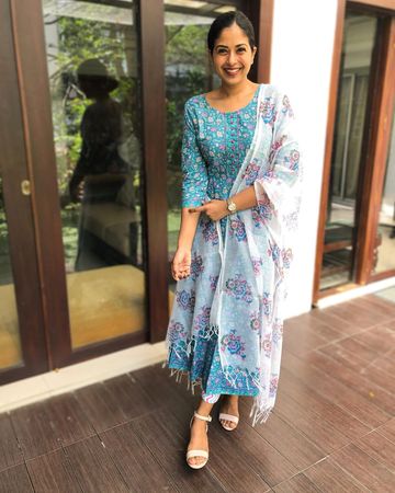 Instagram post by @sunithascharma for Aarni. Caption reads: [...] college/ everyday looks ✨

Sets from....