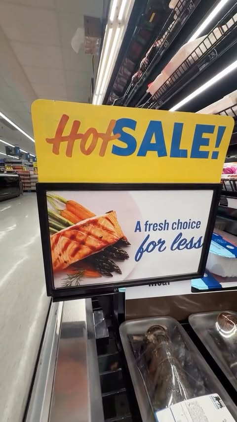 Instagram post by @mommiesjade for Food Lion. Caption reads: [...] I could grab everything I needed at....