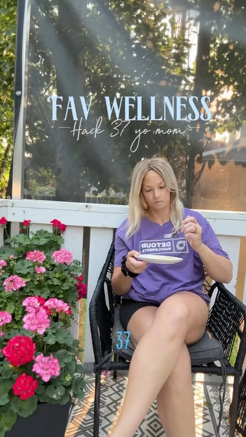 Instagram post by @thetavinsmith_ for Ultrahuman. Caption reads: [...] absolute favvvv wellness hack ✌🏼✌🏼....