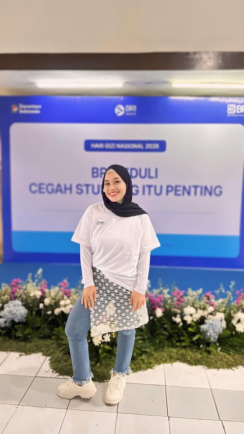 Instagram post by @_santidamayanti for Bank BRI. Caption reads: [...] dan masa depan generasi bangsa. @bankbri_id....