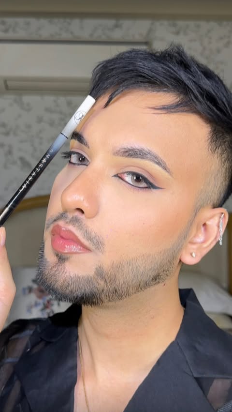 Instagram post by @_the_blank_canvas_ for Anastasia Beverly Hills. Caption reads: [...] feathered brows using the new....