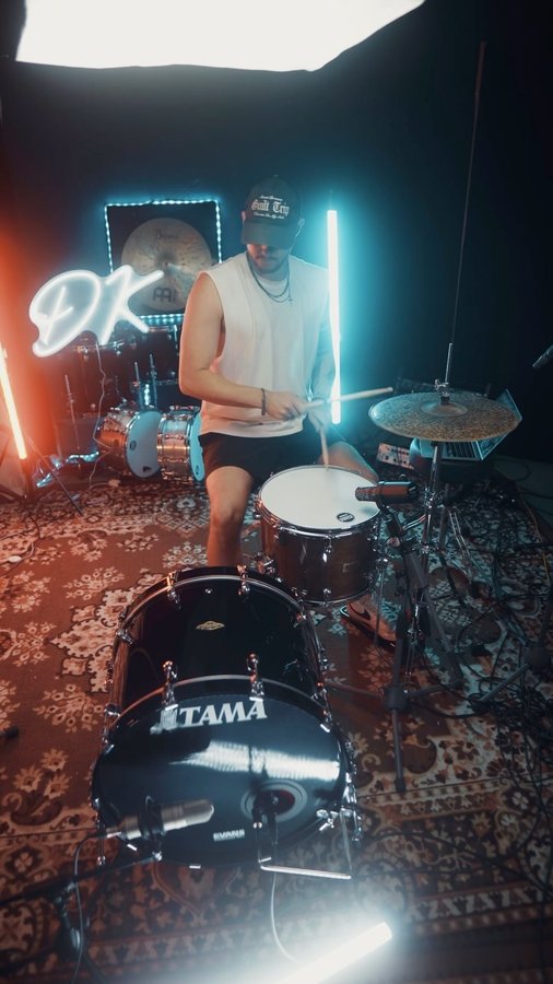 Instagram post by @danykufner for EVANS Drumheads. Caption reads: [...] the EMAD2 CLEAR BASS DRUMHEAD by....