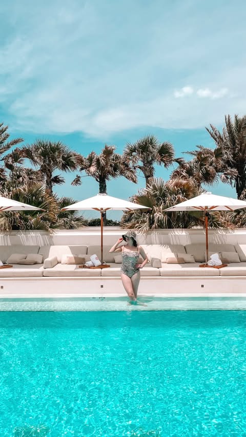 Instagram post by @simone_paget for SafetyWing. Caption reads: [...] insurance had lapsed while abroad.....