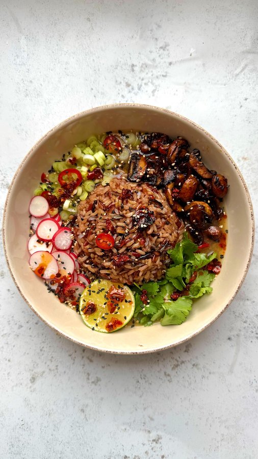 Instagram post by @madeleinesmeals for Merchant Gourmet. Caption reads: BROTHY MISO WILD RICE BOWL 🍚💥 

aka the perfect....