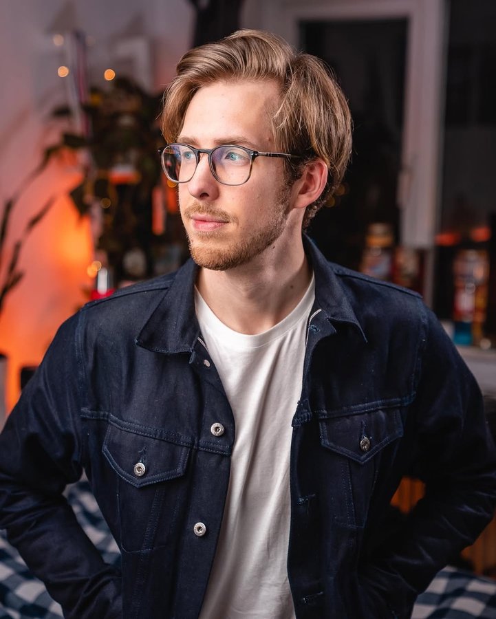 Instagram post by @evanedinger for Mister Spex. Caption reads: New glasses who dis? Big shout out to....