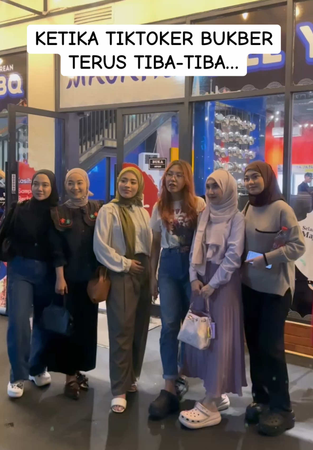 TikTok post by @riekemeilanis23 for Garnier Indonesia. Caption reads: Mami uhie gapernah skipp bukber kalau kulit lagi....