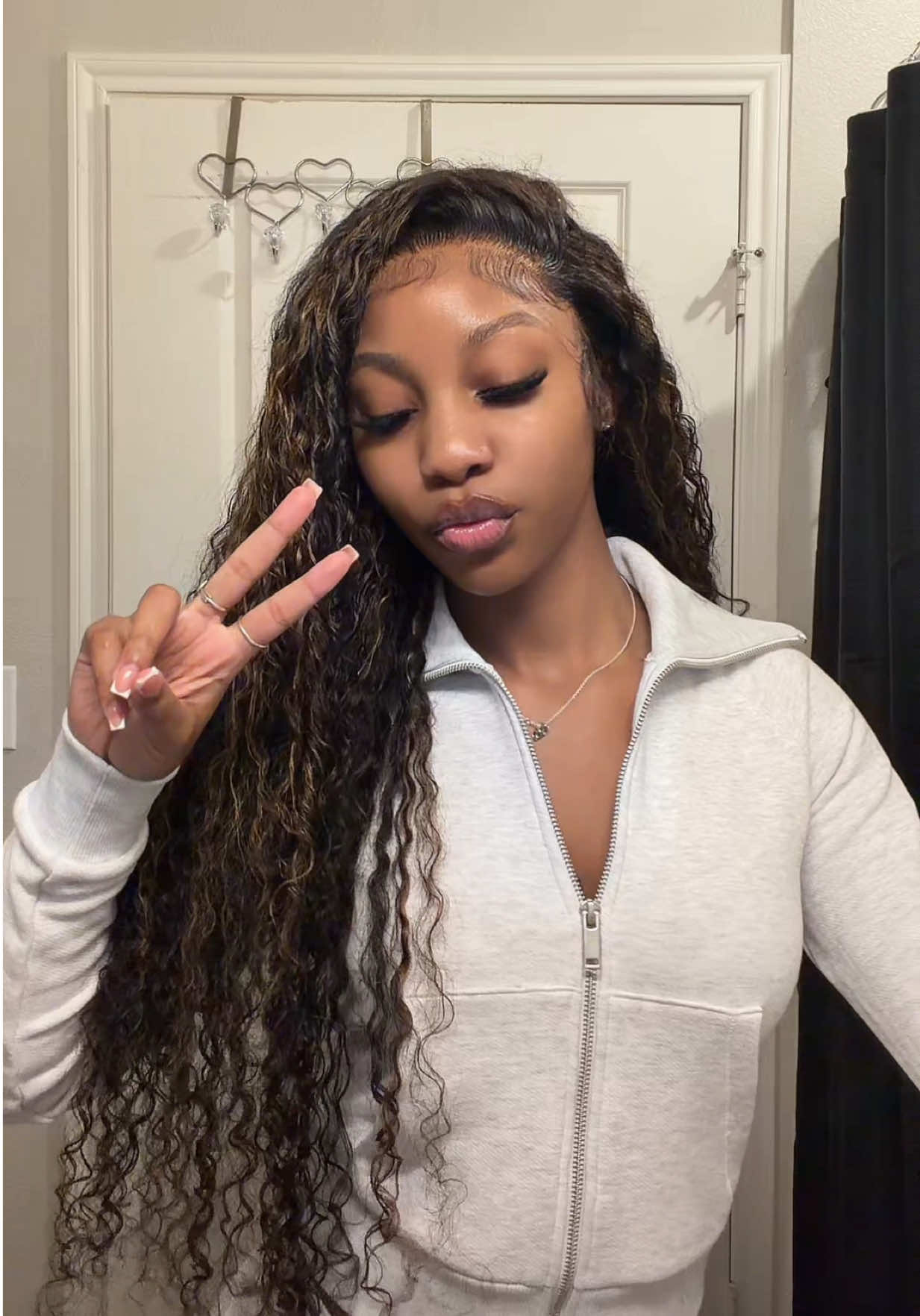 TikTok post by @only1nicia for Amanda Hair. Caption reads: @amandahair 🖤 click the 🔗 ! #amandahair [...].