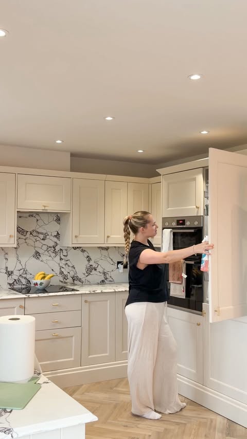 Instagram post by @homewithroo for Cleanipedia. Caption reads: [...] Infinite+ Clean Anti-Bac spray 🧼😍....