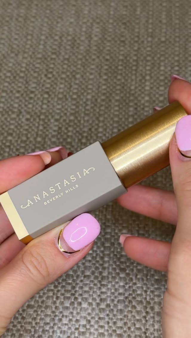 Instagram post by @justani97 for Anastasia Beverly Hills. Caption reads: Smooth Blur Contour by @anastasiabeverlyhills....