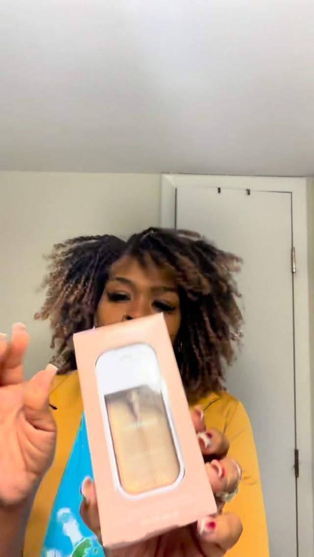 Instagram post by @aletheacrimmins for PINCHme. Caption reads: This scent >>> 🤗✨

Thanks @pinchme for this box....