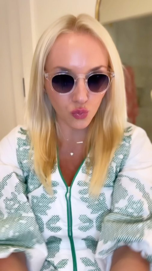Instagram post by @lauren.k.wilson for Peepers. Caption reads: Obsessed with these @peepers glasses 👓! So many....