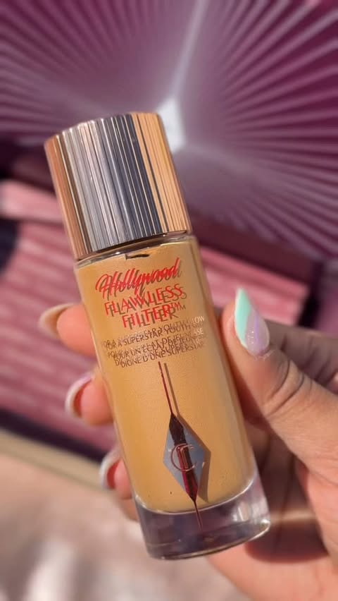 Instagram post by @yisedkc for Charlotte Tilbury. Caption reads: [...] hora de reponer mis favoritos de....