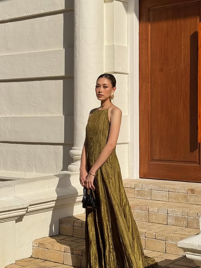 Instagram post by @sohairshoba for Massimo Dutti. Caption reads: [...] elegance whispers this ramadan with....