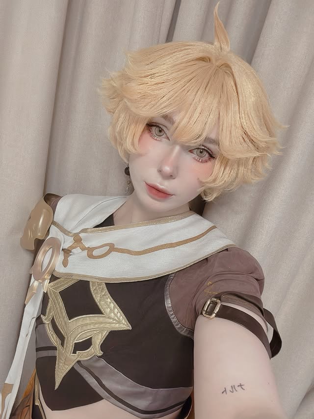 Instagram post by @cosyciel for Candylens. Caption reads: [...] Day pookies! ILY💛 Lenses from....