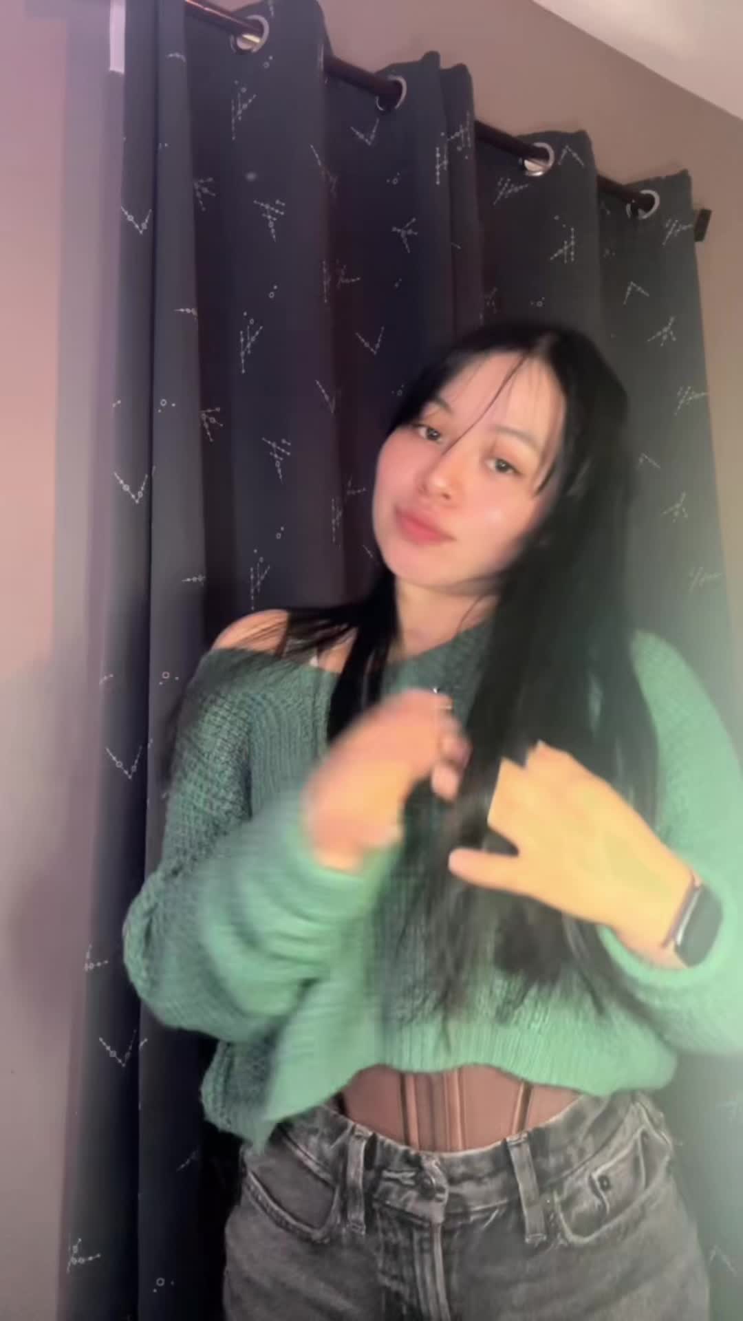 TikTok post by @vilmacastro030 for Sunny Hair. Caption reads: Amo amo esta calidad de....