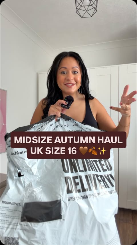 Instagram post by @imsianwestley for Simply Be. Caption reads: midsize autumn outfit haul @simplybeuk 🤎🍂✨ uk....