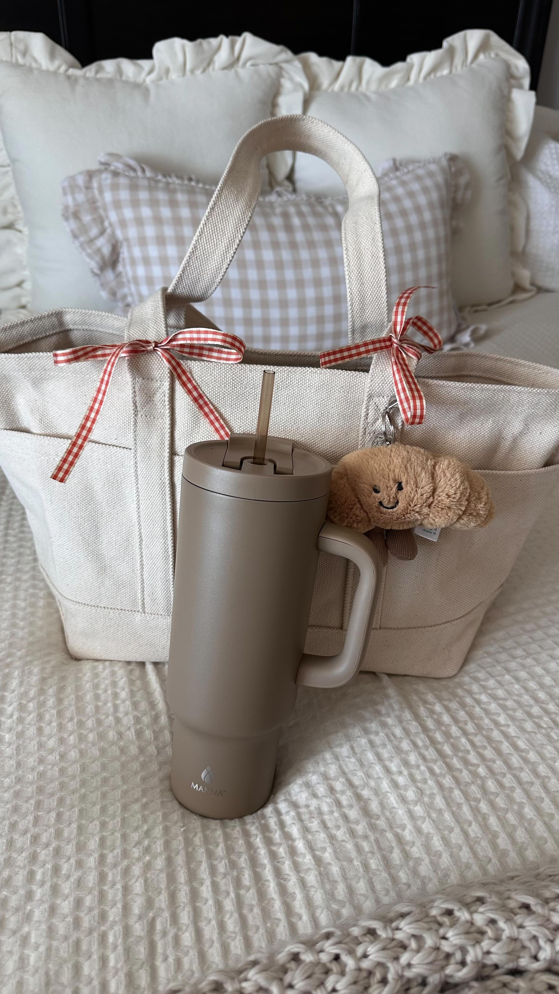 Instagram post by @yeigabby12 for Manna Hydration. Caption reads: [...] always take my bottle of water from....