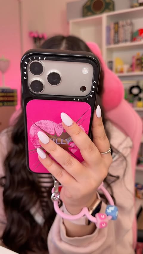 Instagram post by @heillyraices for CASETiFY. Caption reads: [...] ME A CLEAAAN FEELING & i got some @casetify....
