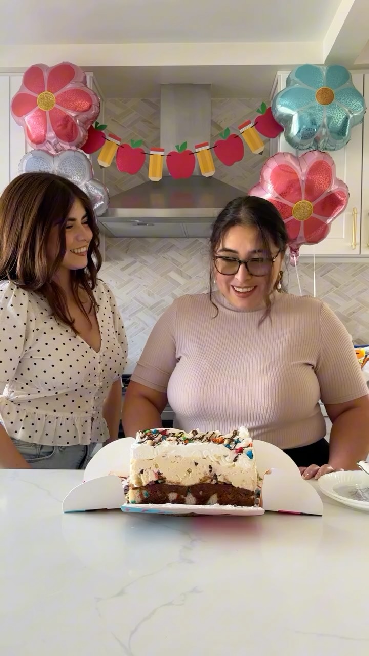 Instagram post by @jen.alondra for Baskin-Robbins. Caption reads: [...] season with the sweetest surprise....